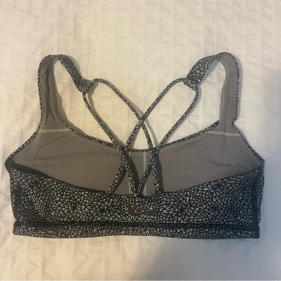 Lululemon sports bra size 4 (black and white) crisscross back - Picture 2 of 2